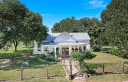 1294 Crabapple Rd, Blanco, TX 78606