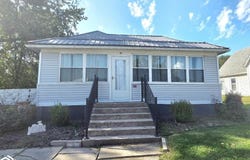 904 NW Church Street, Leon, IA 50144