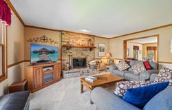 306 W Juniper Dr, Grafton, WI 53024