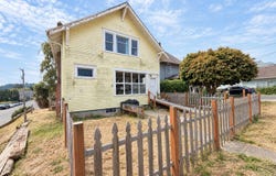 414 HALL Ave, CoosBay, OR 97420