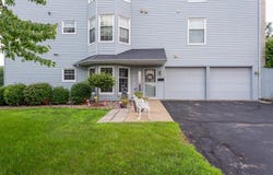 3214 Lake Ridge Unit E Drive, Dubuque, IA 52003
