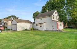 368 Catskill Avenue, Lindenhurst, NY 11757
