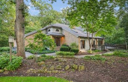 16644 Forest Gate Road, Dubuque, IA 52001