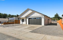 768 DIVISION Ave, CoosBay, OR 97420