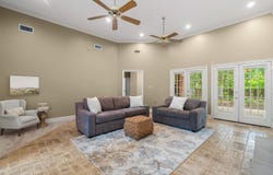 4 Spears Dr, Hattiesburg, MS 39402