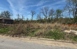 2745 S Meadowlark Avenue, Springfield, MO 65807