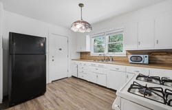 732 N Warren Avenue, Freeport, IL 61032