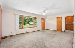 3236 Midway Drive, Waterloo, IA 50701