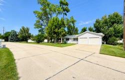 6 Sandy Point Drive, Columbus, NE 68601