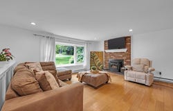 27 Hillside Dr, Sturbridge, MA 01566