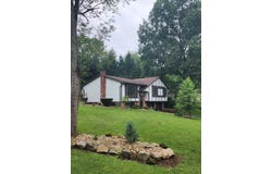 28 Kevin Circle, Oil City, PA 16301