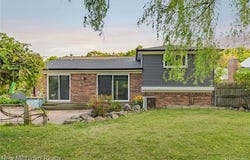 1653 Oakcrest Drive, Troy, MI 48083