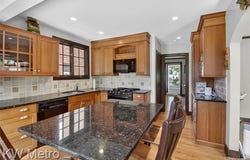 1823 W Houstonia Avenue, Royal Oak, MI 48073