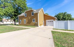 334 4th Ave SE, LeMars, IA 51031-8004