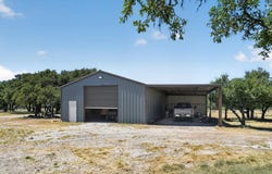 785 Legacy Oaks Dr, Harper, TX 78631