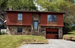 213 Hillcrest, BLUEFIELD, VA 24605