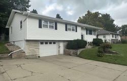 609 N 10th St, Norfolk, NE 68701