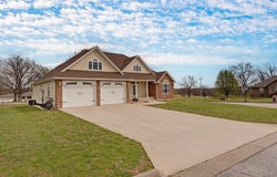 1485 Knightsbridge Road, Marshfield, MO 65706