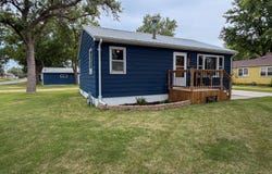 414 Chase St NW, De Smet, SD 57231