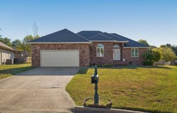 5134 S Sterling Court, Springfield, MO 65810