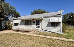 916 E 8th Ave, Hutchinson, KS 67501