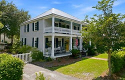 128 4th St, Apalachicola, FL 32320