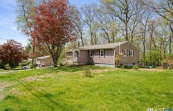 17 Ledgewood Drive, Ledyard, CT 06335