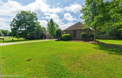67 Woodside, Hattiesburg, MS 39402