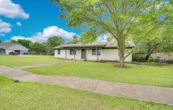 1104 Williamsburg Drive, Ennis, TX 75119