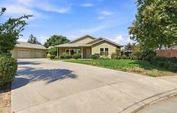 696 Rolling Hills Court, Exeter, CA 93221