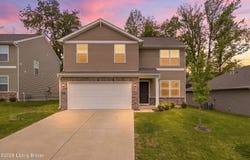 8990 Auburn Woods Rd, Louisville, KY 40214