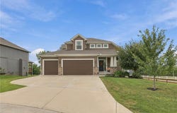 21807 W 46th Terrace, Shawnee, KS 66226