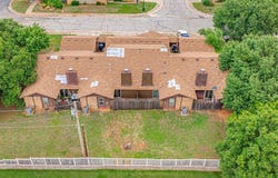 2910 Stonepoint Dr, Edmond, OK 73034