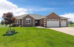1490 Ridgeview Ave, WestLiberty, IA 52776