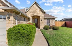 1304 Crimson Drive, Weatherford, OK 73096