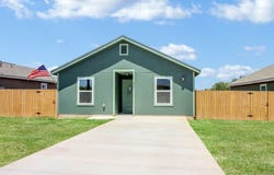 806 E 6th St., Nixon, TX 78140