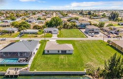 916 NE 1st Place, Cape Coral, FL 33909