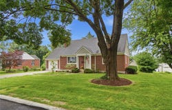 136 E Ridgeway Drive, Centerville, OH 45459