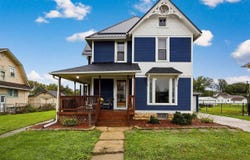 1007 Cedar St, Tipton, IA 52772