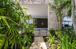 690 Warren Ln, Key Biscayne, FL 33149
