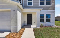 570 River Hill Dr, Welaka, FL 32193