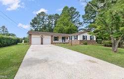 1002 E Maplewood Drive, Benson, NC 27504