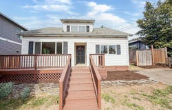 520 E FAIRFIELD St, Gladstone, OR 97027