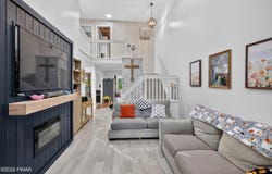 105 Vicar Way, Milford, PA 18337