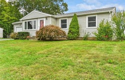 27 Bowman Drive, Warwick, RI 02889