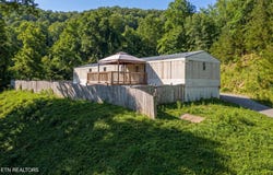 425 Bazel Rd, Harriman, TN 37748