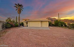 5674 E 3RD Avenue, Apache Junction, AZ 85119