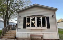 44 Orchard Lane Ct, Manchester, IA 52057