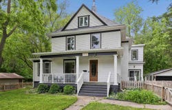 1025 N Summit St, IowaCity, IA 52245