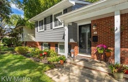 595 Shenandoah Drive, Clawson, MI 48017